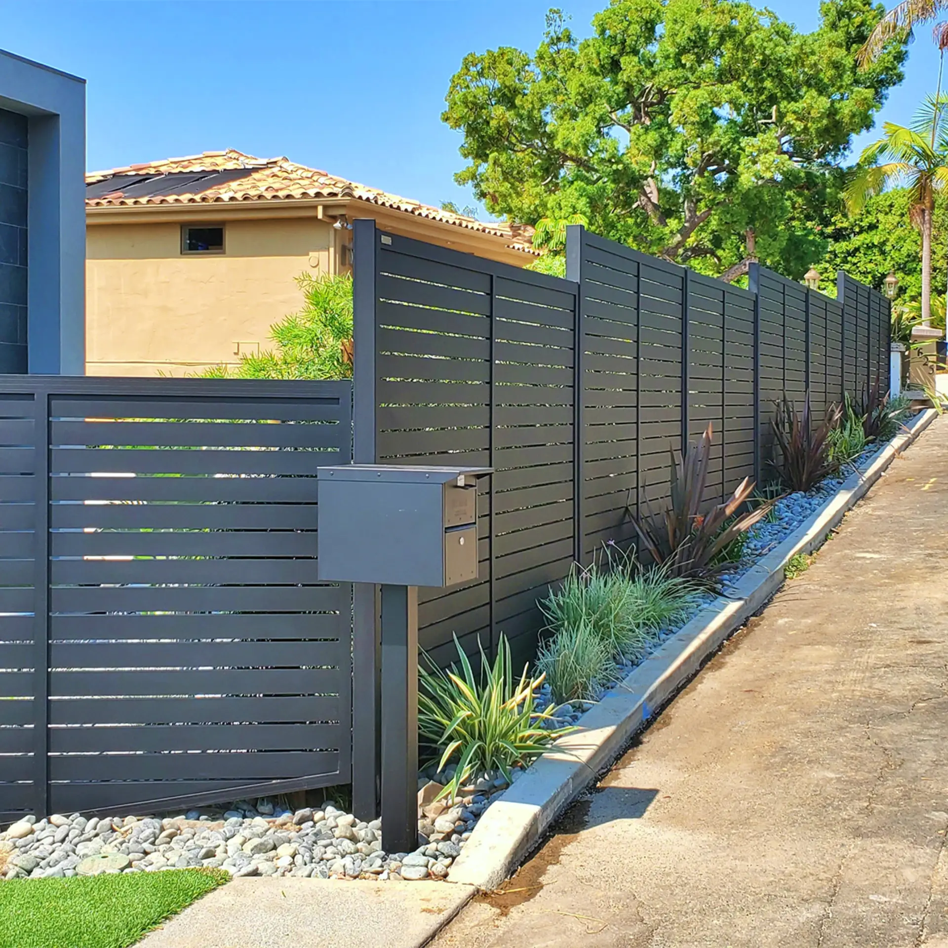 Copy of Copy of UL_HR_Harout_Profile24BlackGlass_DrivewayGateFencing_LaJollaClientUnknown_08.2020-Edited-3